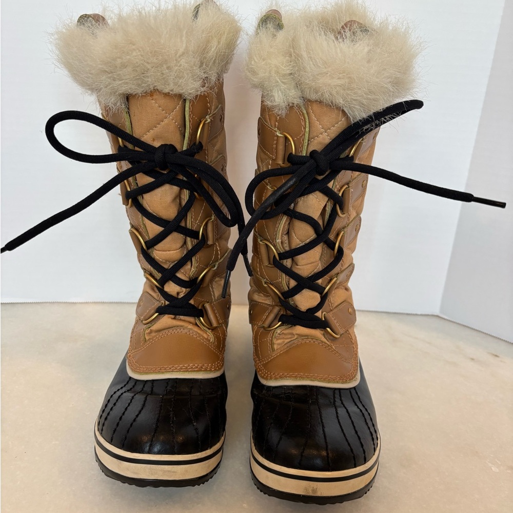 Sorel Ladies Tofino II Faux Fur Lined Waterproof Tan Boot - size 9
